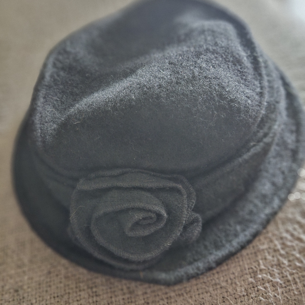 Elegant Black Wool Hat with Rose Detail